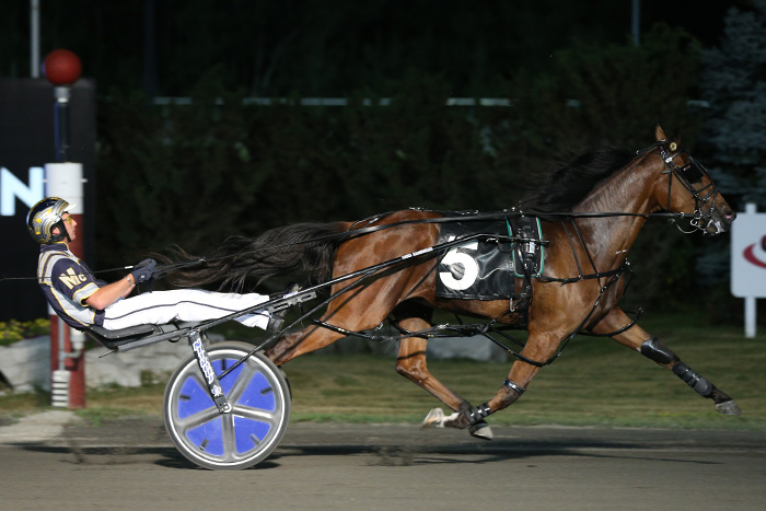 Powerful Chris crushes the Rideau Carleton track record